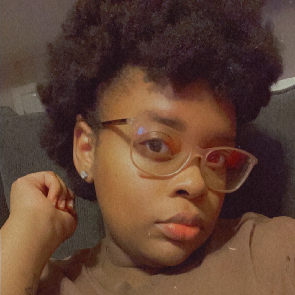 Meet your Posher, Ayisha